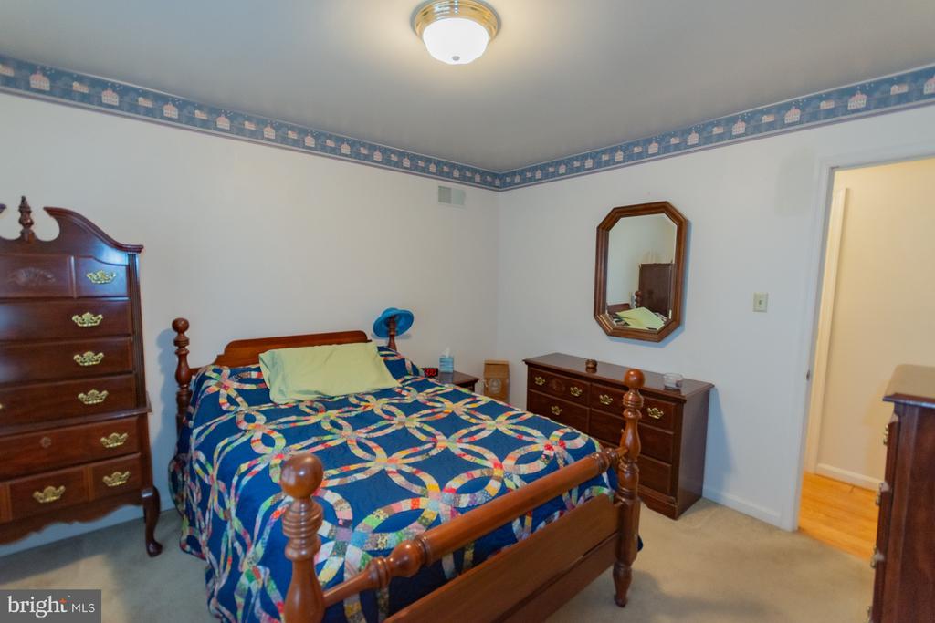406 AZALEA LANE