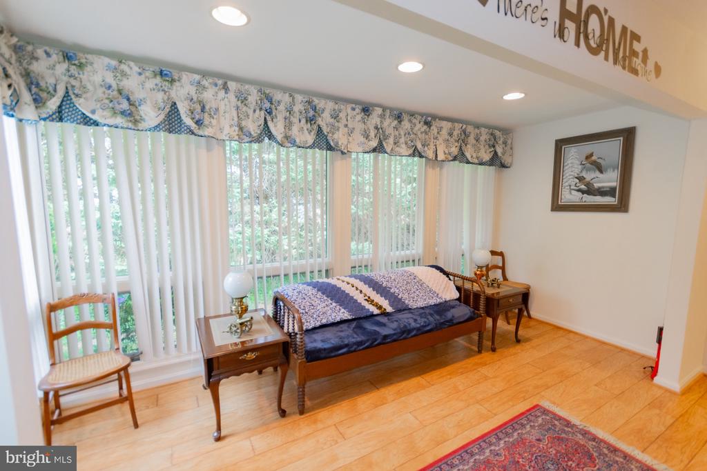 406 AZALEA LANE