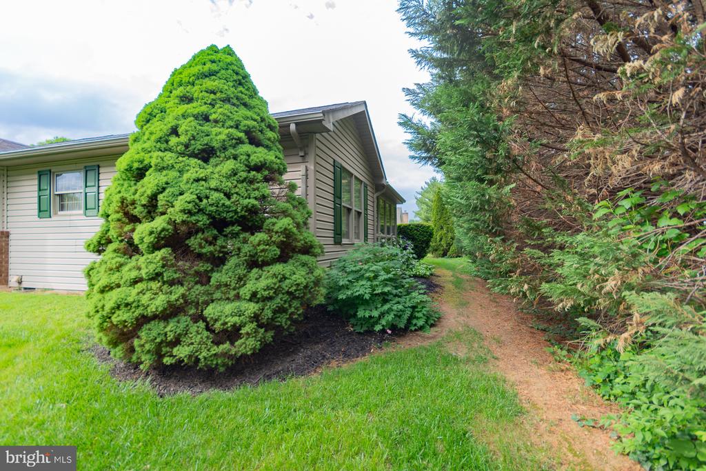 406 AZALEA LANE