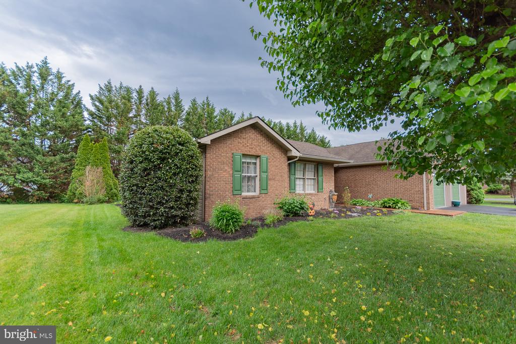 406 AZALEA LANE