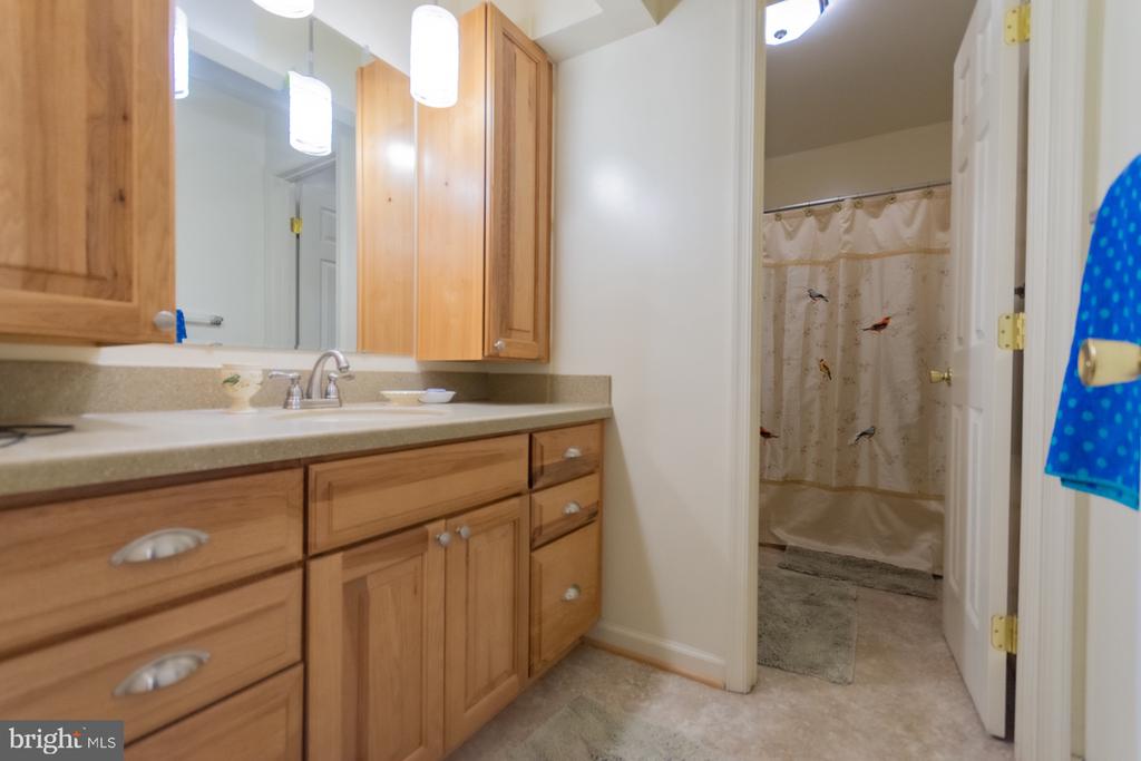 406 AZALEA LANE