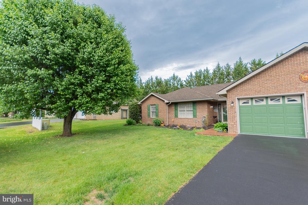 406 AZALEA LANE