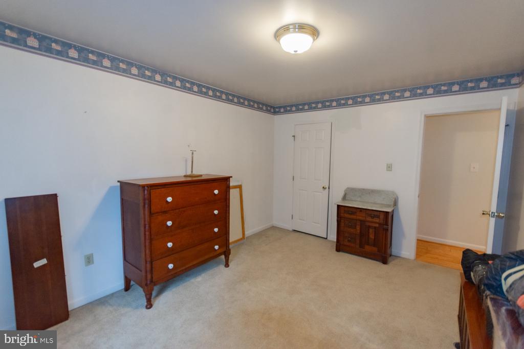 406 AZALEA LANE