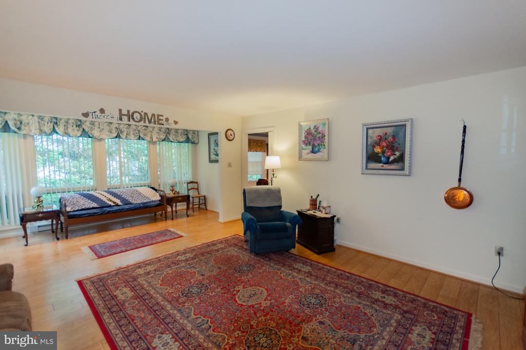 406 AZALEA LANE