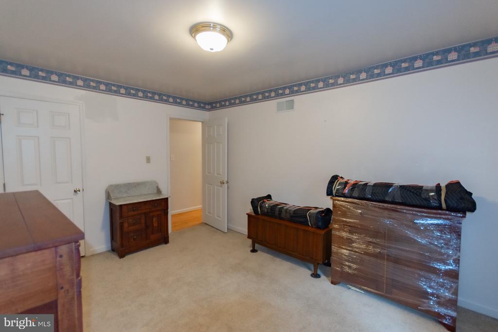 406 AZALEA LANE