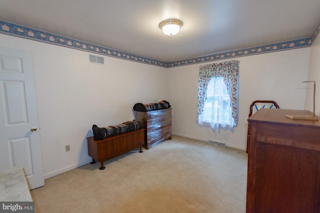 406 AZALEA LANE