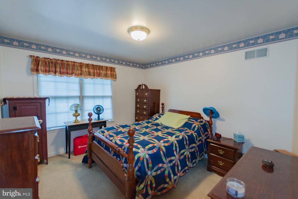 406 AZALEA LANE
