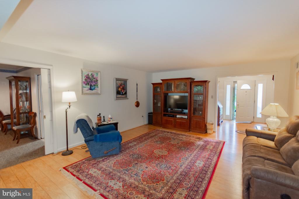 406 AZALEA LANE