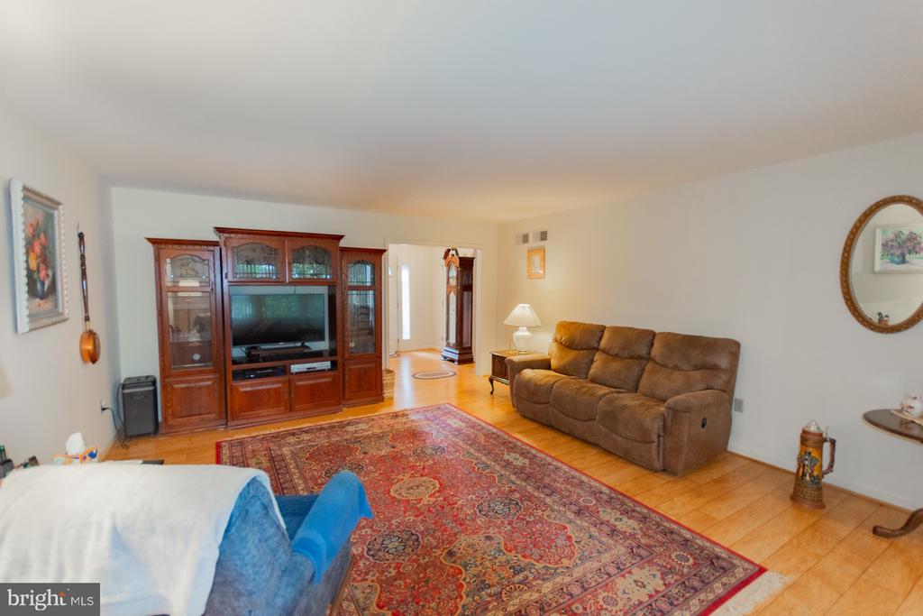 406 AZALEA LANE