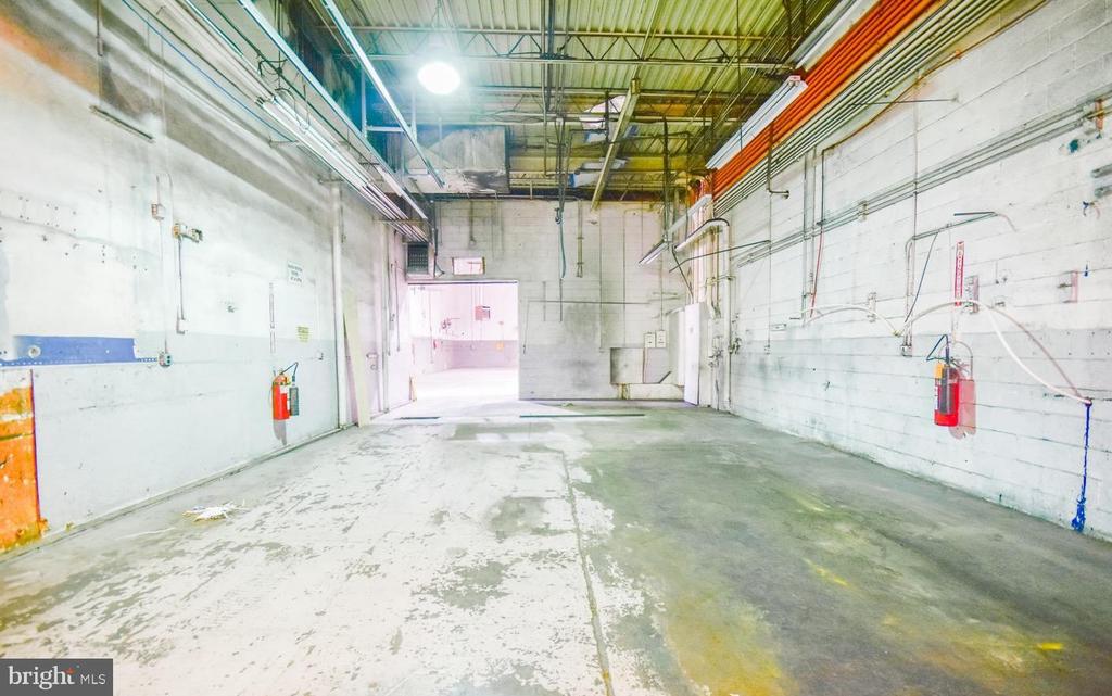 215 S COLLEGE STREET Unit: WAREHOUSE #1