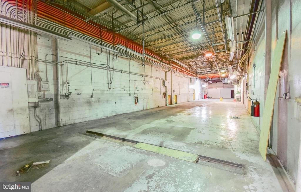 215 S COLLEGE STREET Unit: WAREHOUSE #1