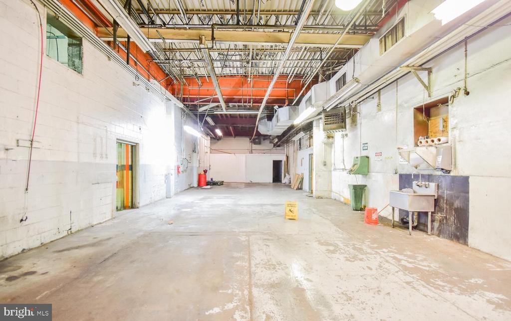 215 S COLLEGE STREET Unit: WAREHOUSE #1