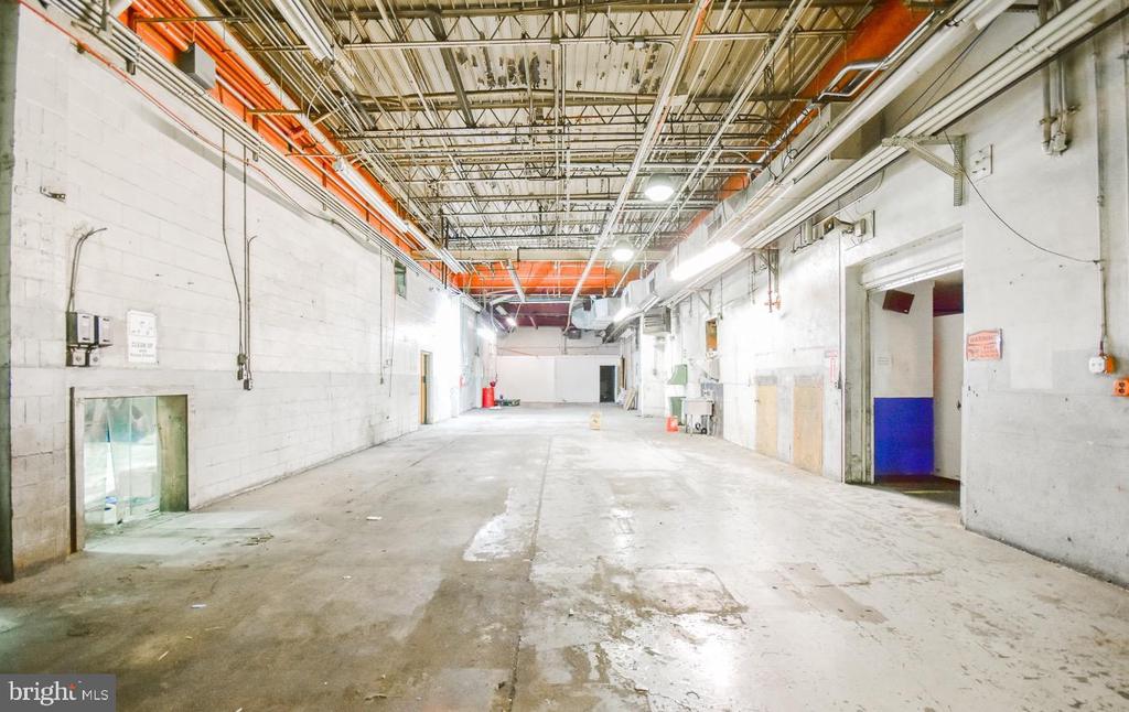 215 S COLLEGE STREET Unit: WAREHOUSE #1