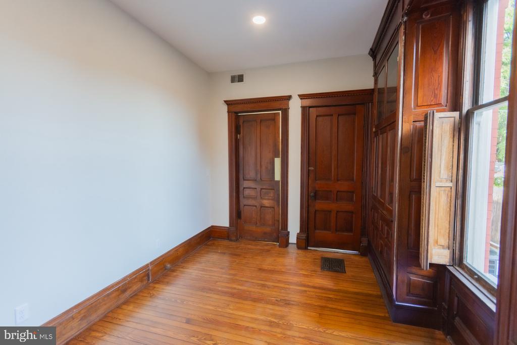 408 W KING STREET