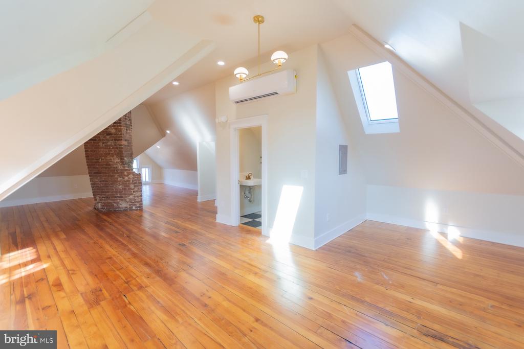 408 W KING STREET