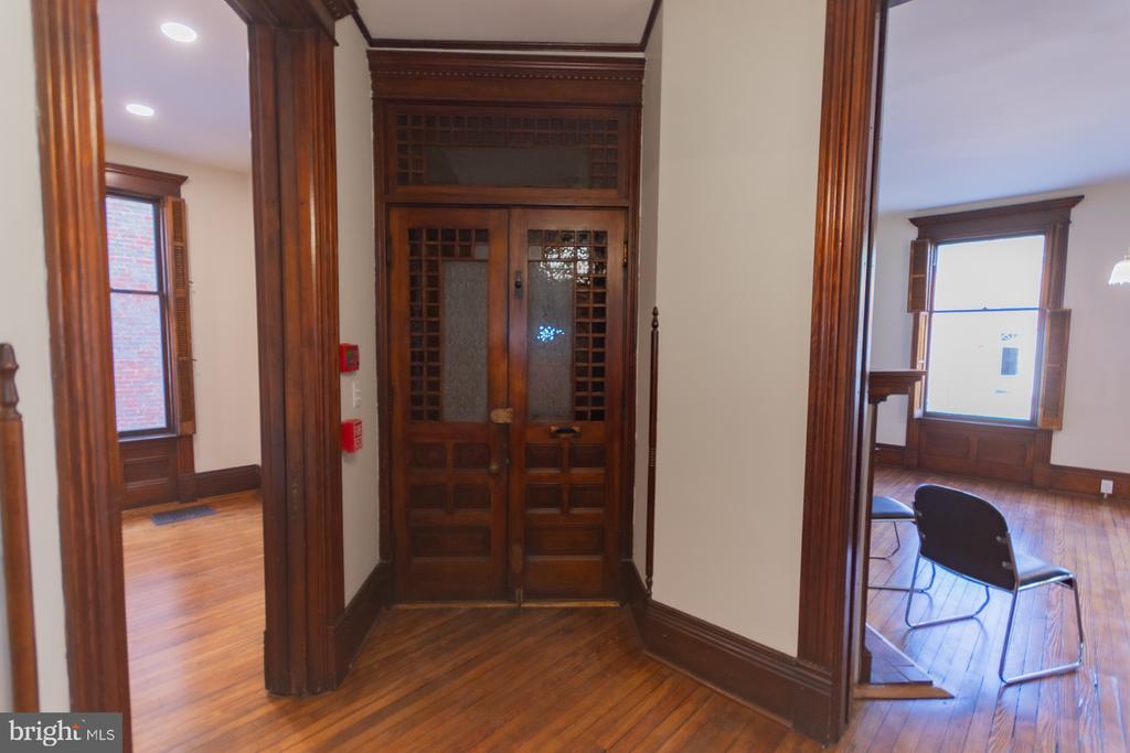 408 W KING STREET