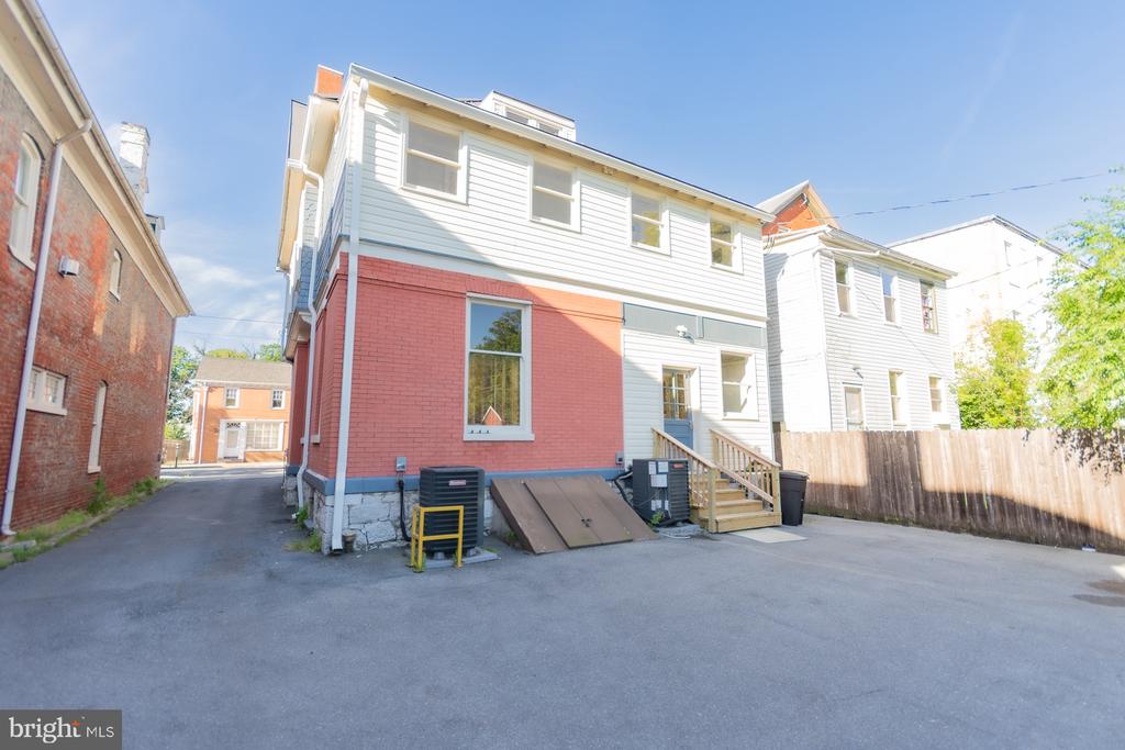 408 W KING STREET