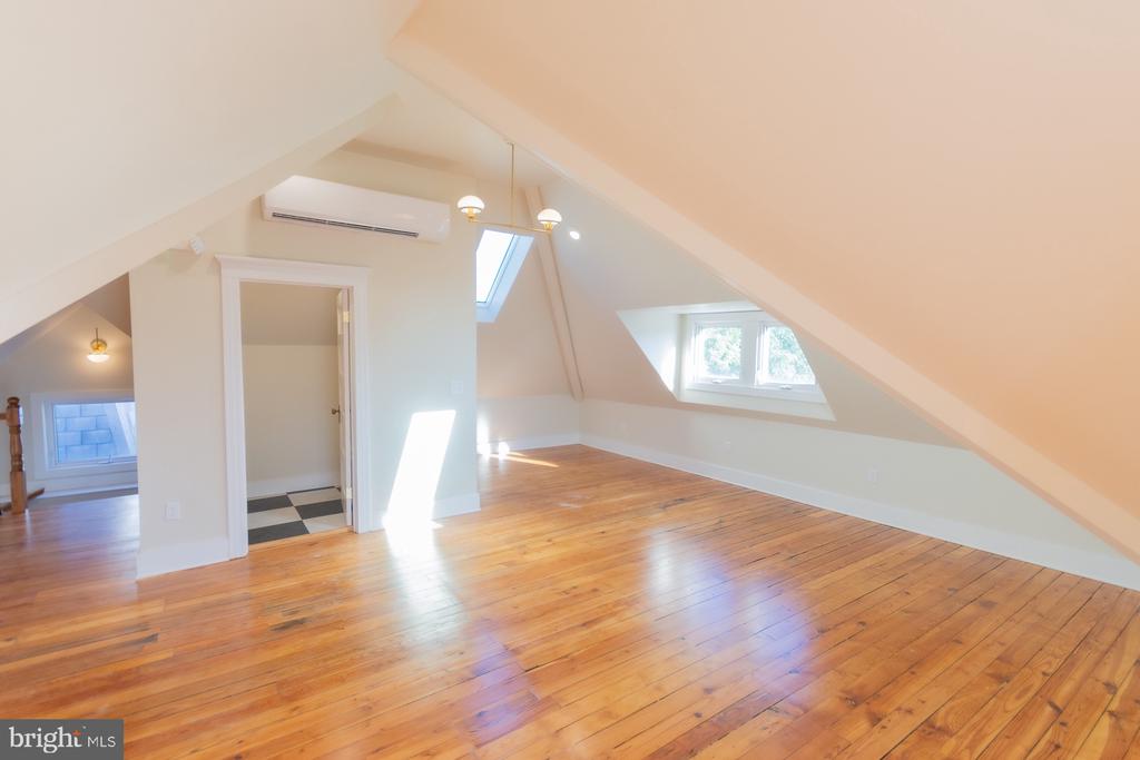 408 W KING STREET