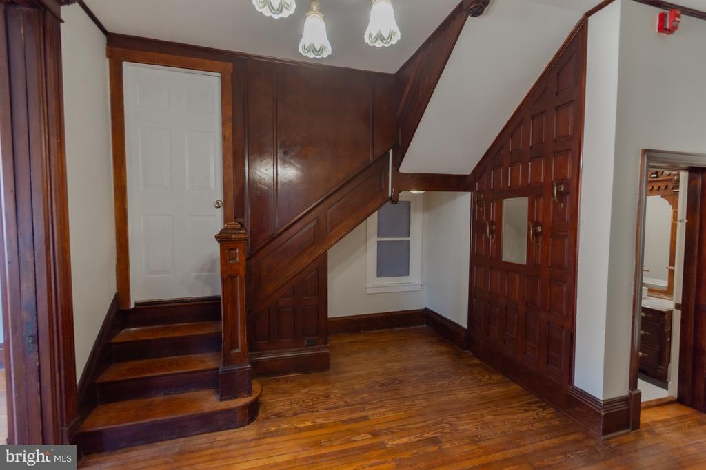 408 W KING STREET