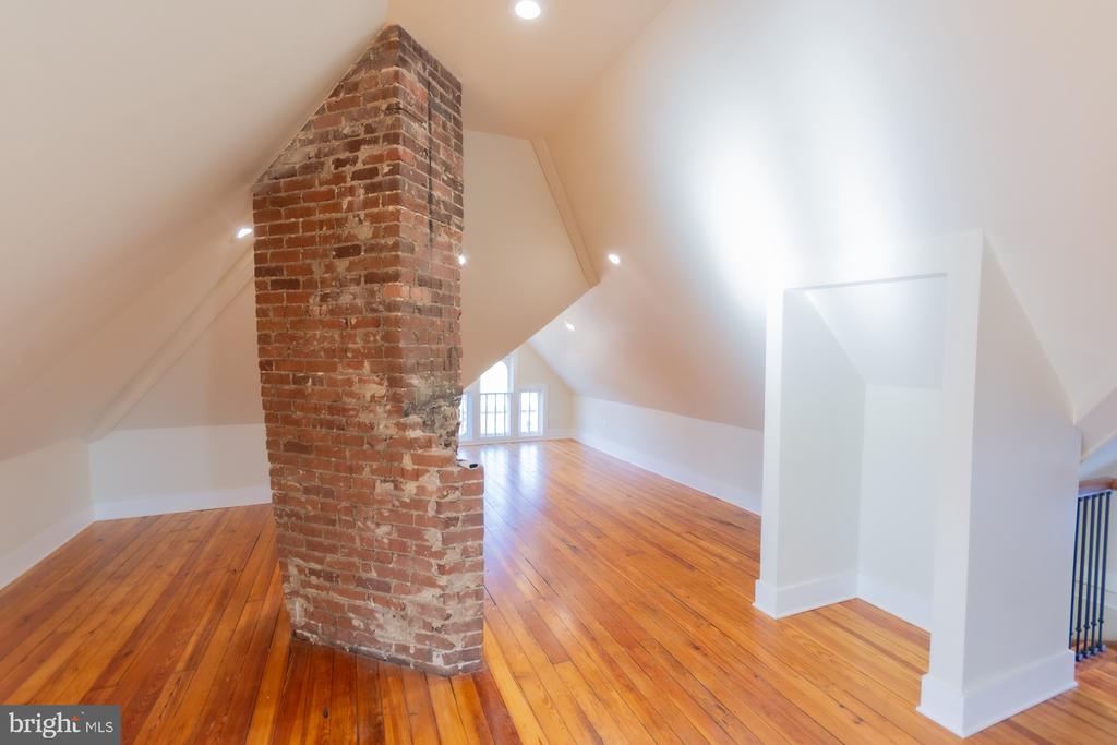 408 W KING STREET