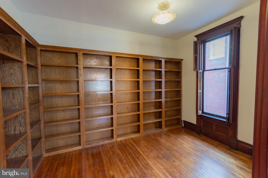 408 W KING STREET