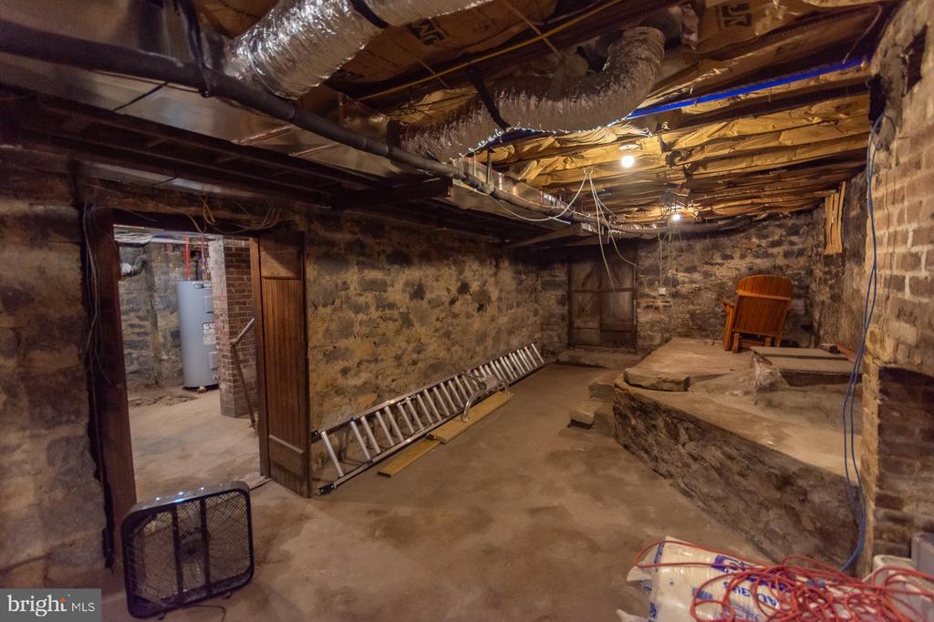 408 W KING STREET