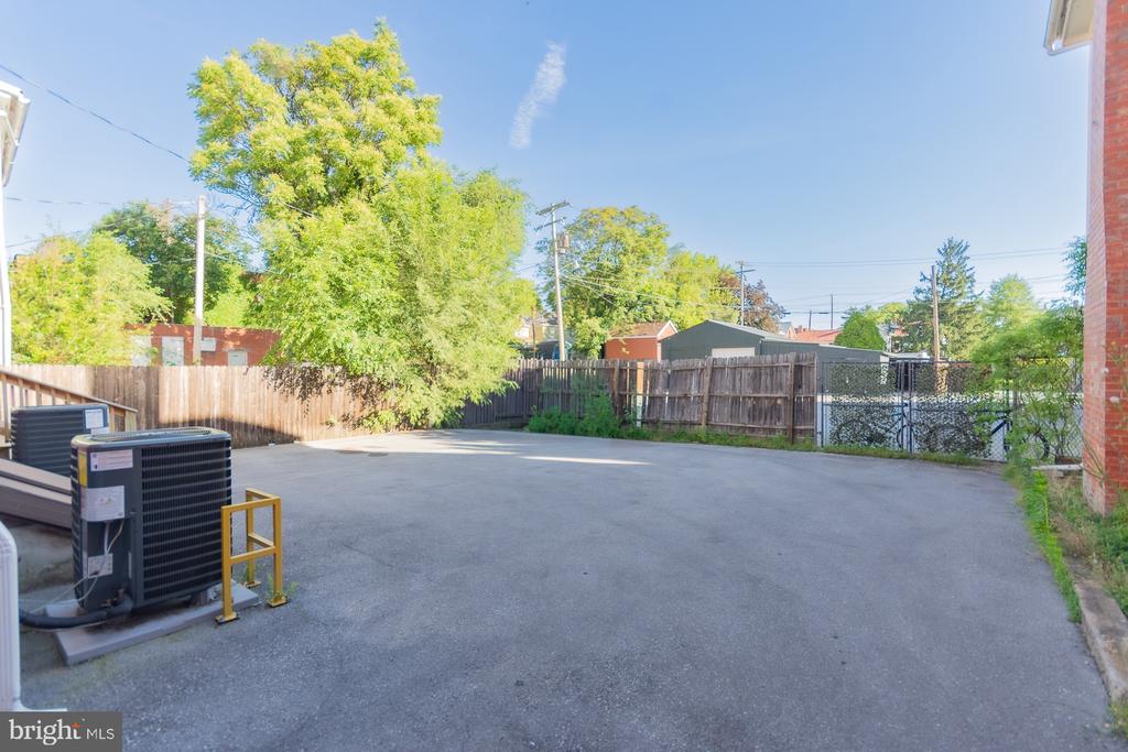 408 W KING STREET