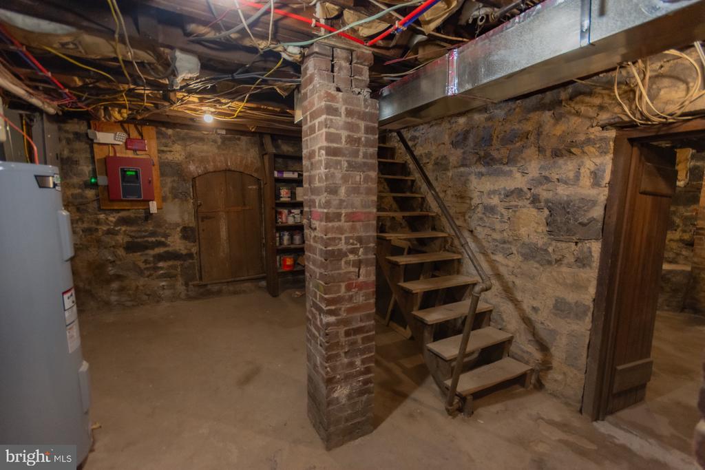 408 W KING STREET