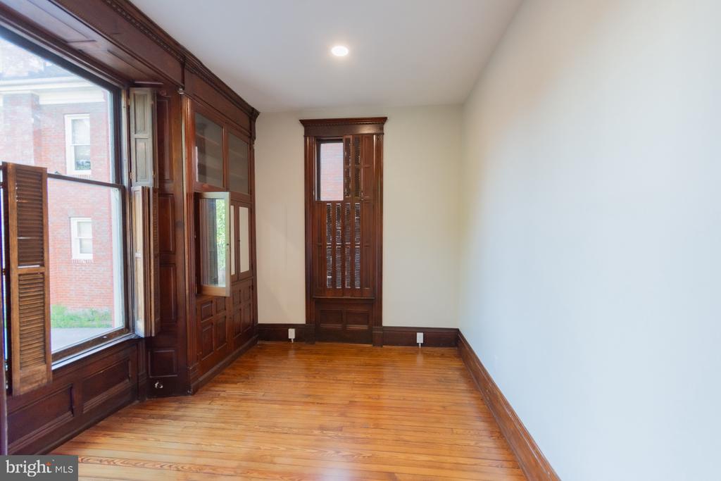 408 W KING STREET
