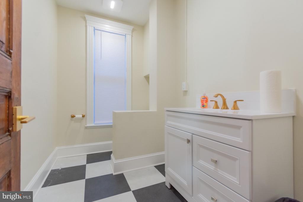 408 W KING STREET