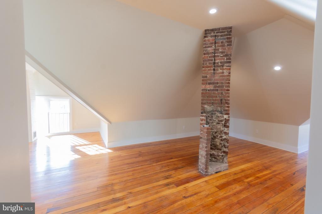 408 W KING STREET