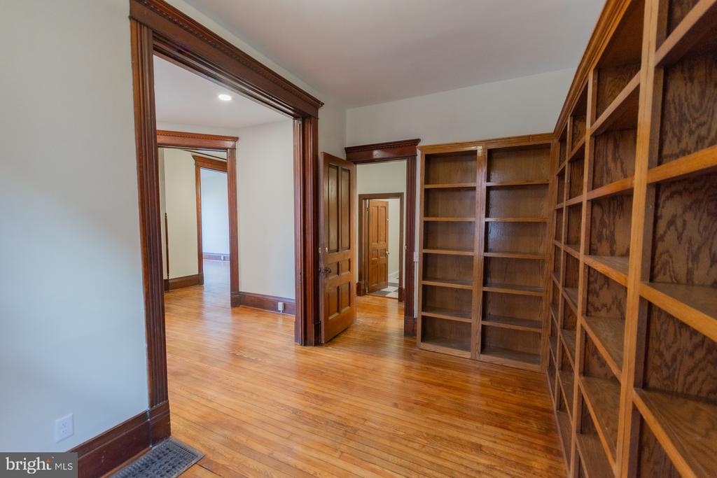 408 W KING STREET