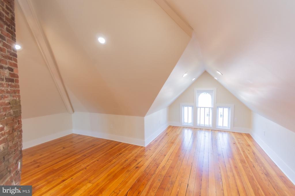 408 W KING STREET