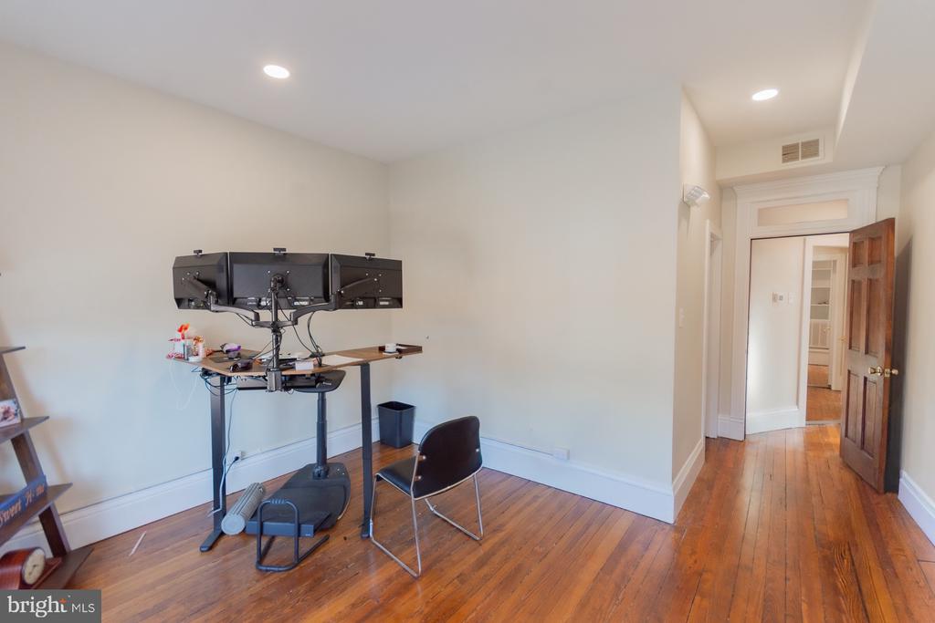 408 W KING STREET