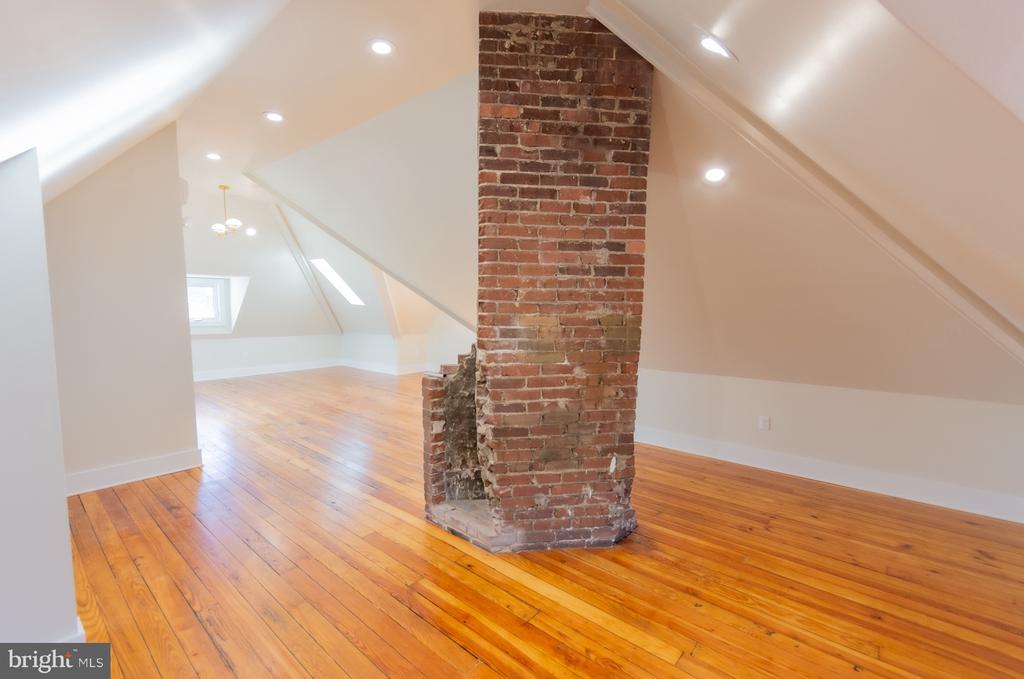 408 W KING STREET