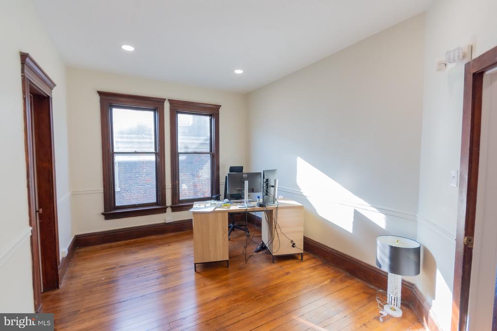 408 W KING STREET
