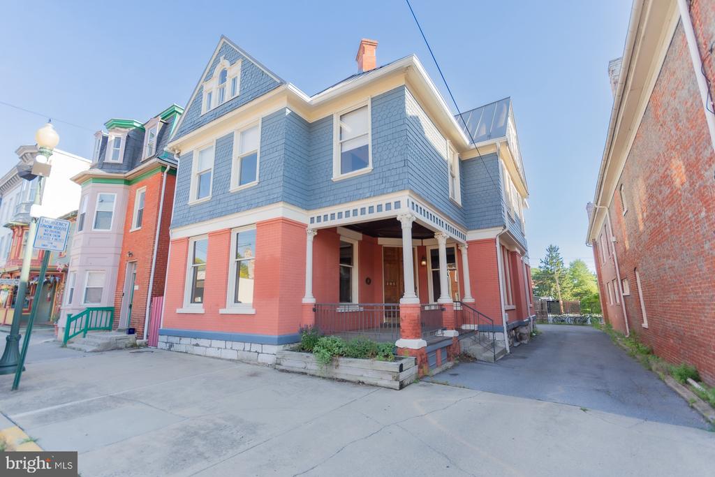 408 W KING STREET