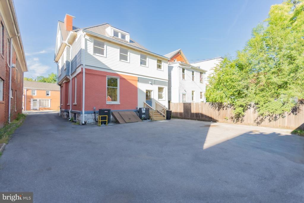 408 W KING STREET