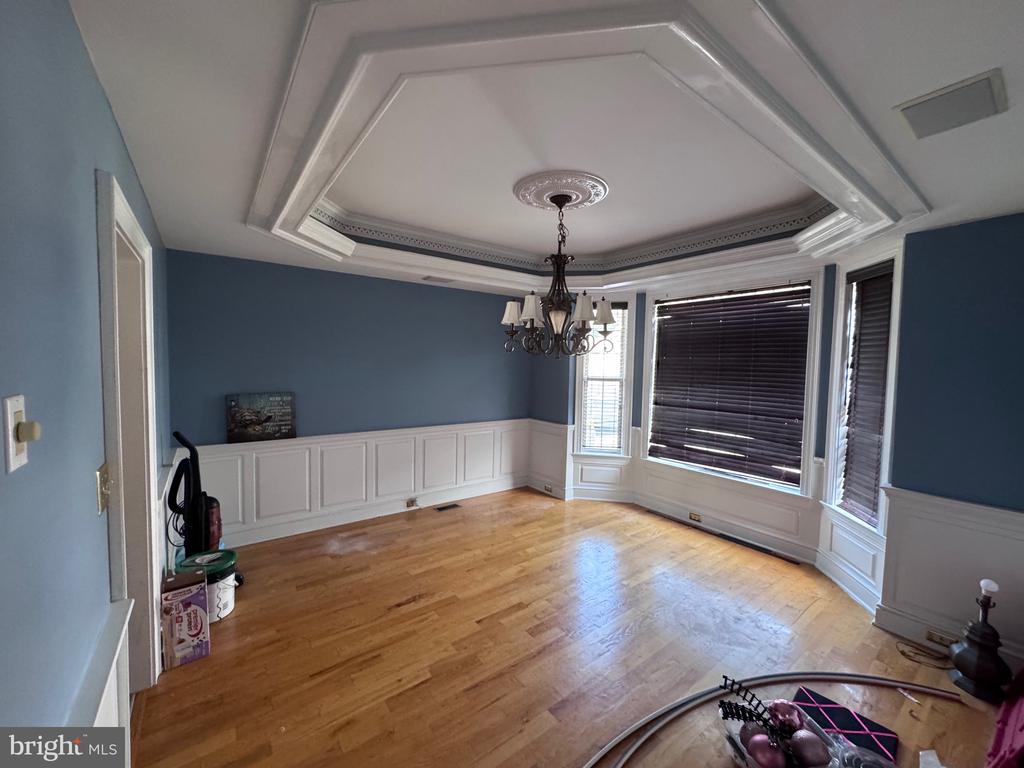 13 WREN STREET N