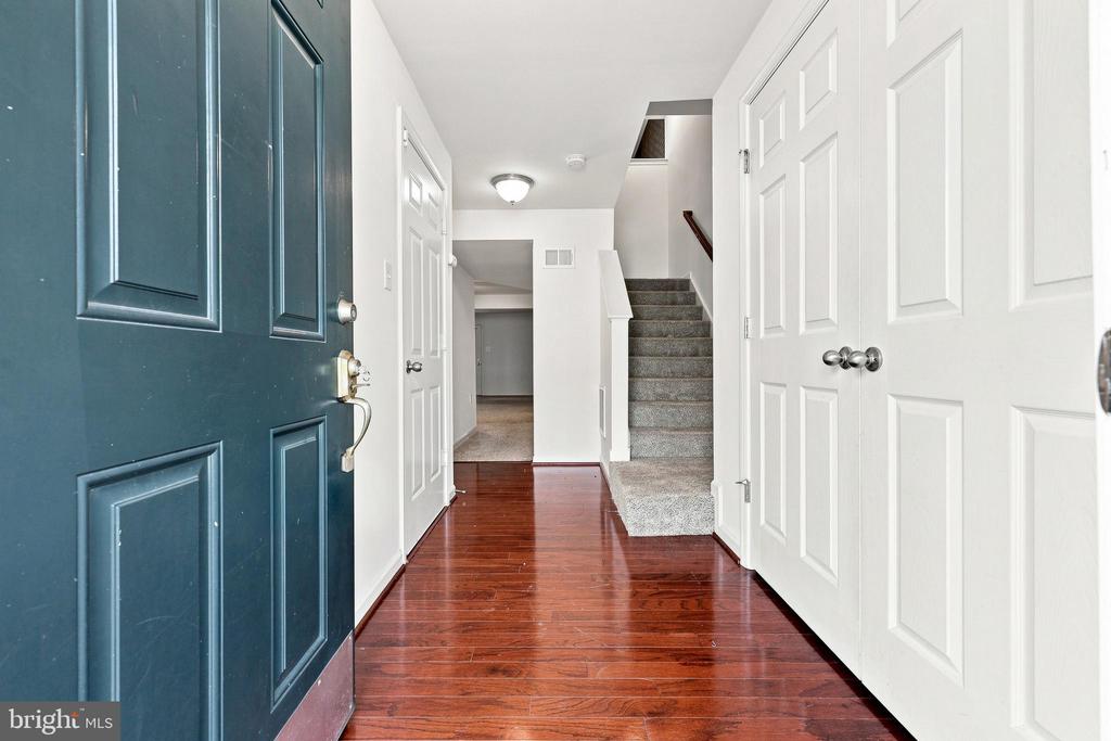 32 LOMBARD LANE