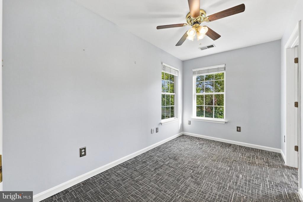 1800 W KING STREET W Unit: OFFICE