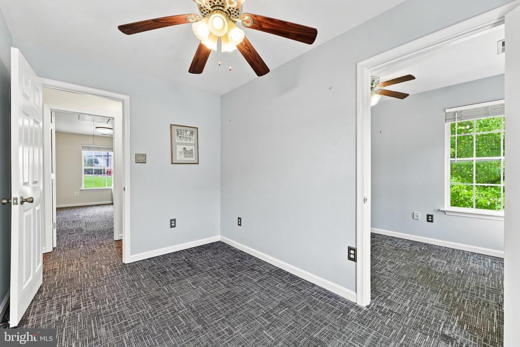 1800 W KING STREET W Unit: OFFICE