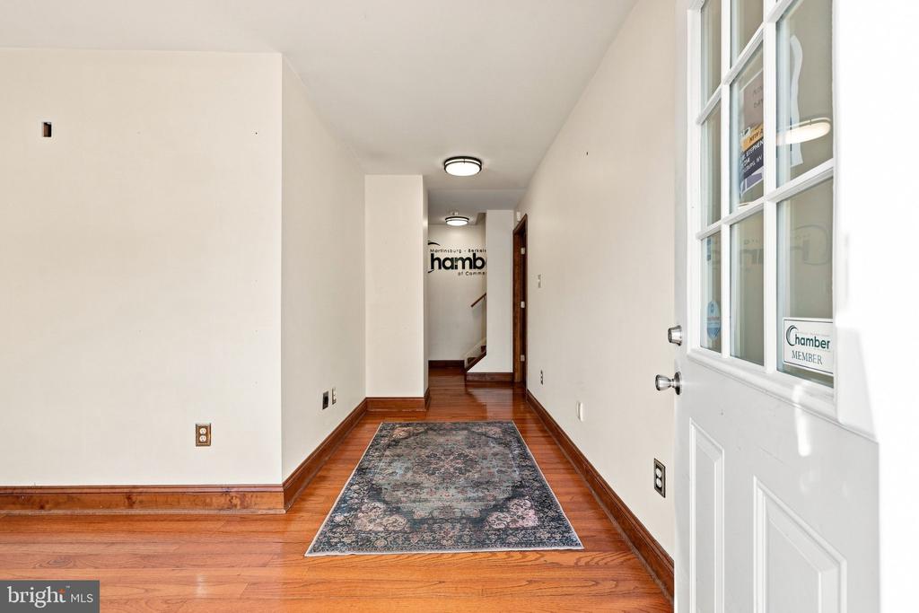 1800 W KING STREET W Unit: OFFICE