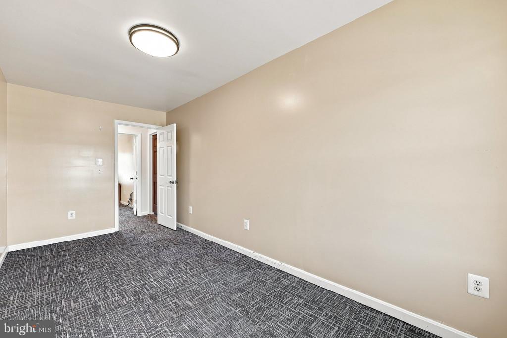 1800 W KING STREET W Unit: OFFICE