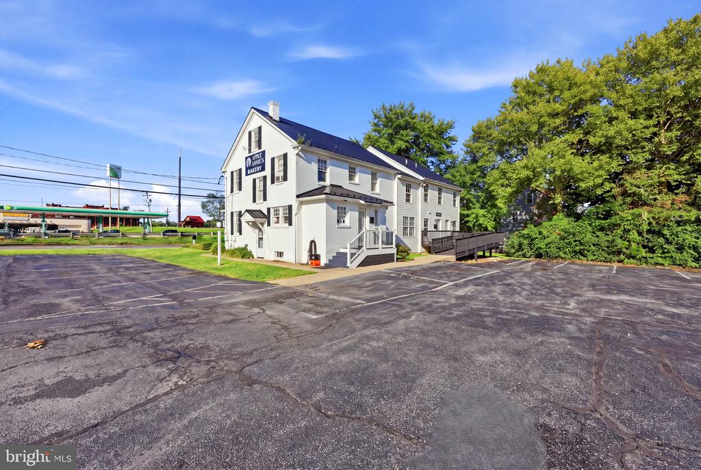 1800 W KING STREET W Unit: OFFICE