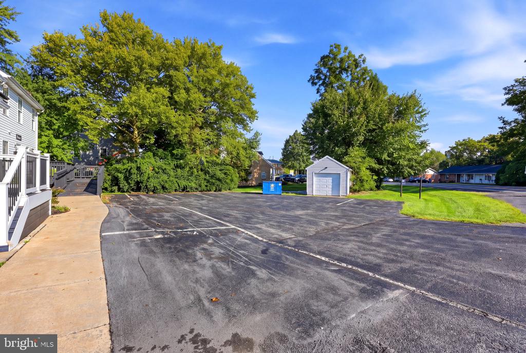 1800 W KING STREET W Unit: OFFICE