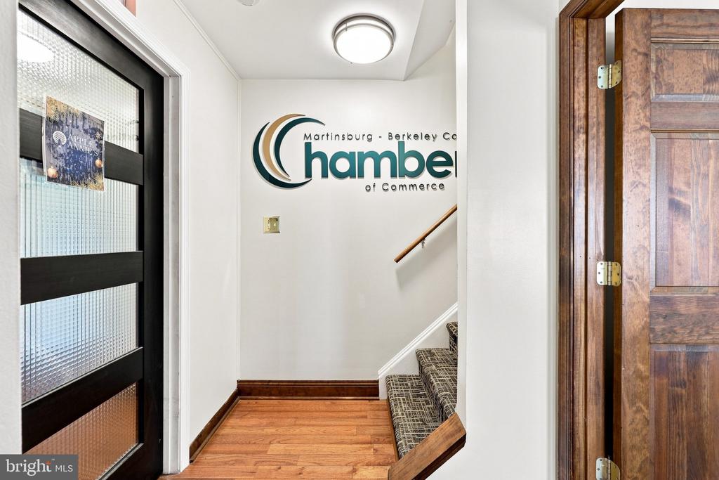 1800 W KING STREET W Unit: OFFICE