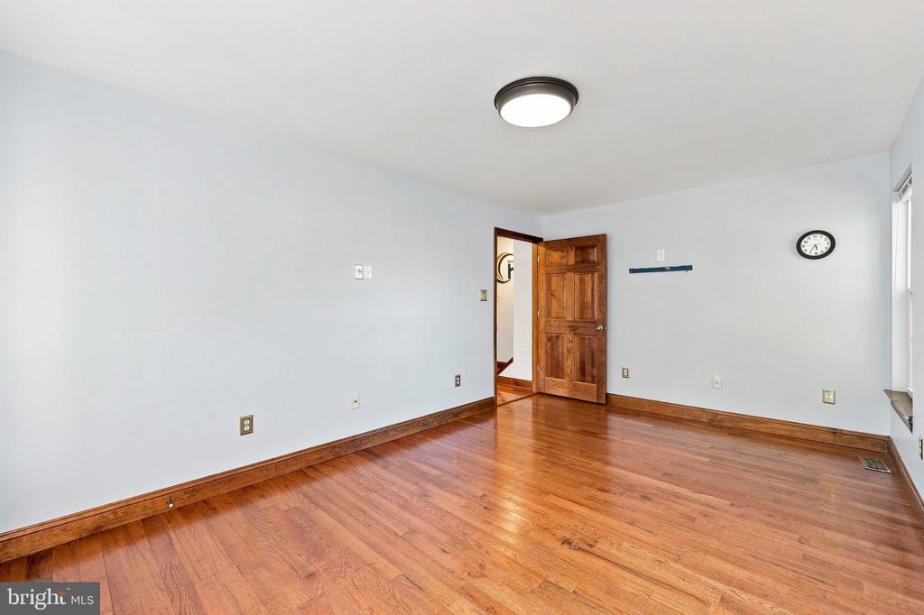 1800 W KING STREET W Unit: OFFICE