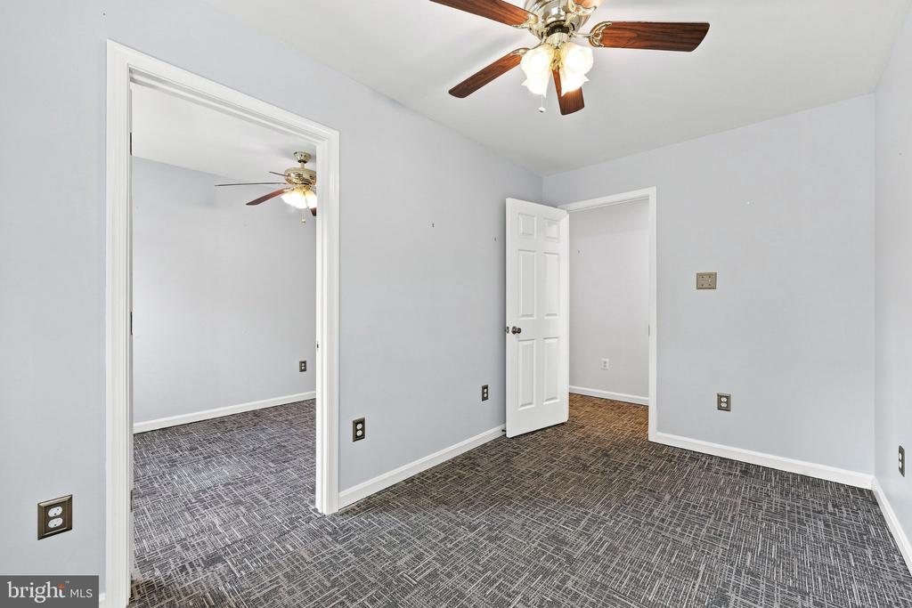 1800 W KING STREET W Unit: OFFICE