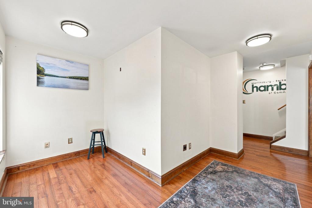 1800 W KING STREET W Unit: OFFICE